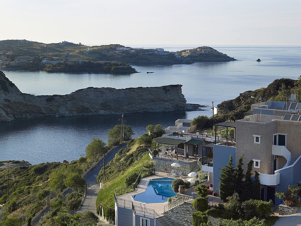 Erivolos Hotel Apartments — Gazi
