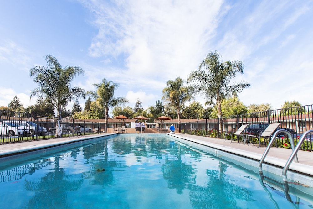 Tri Valley Inn and Suites Pleasanton - photo 26