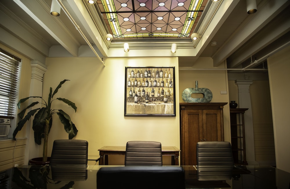 Executive Hotel Vintage Court - photo 36