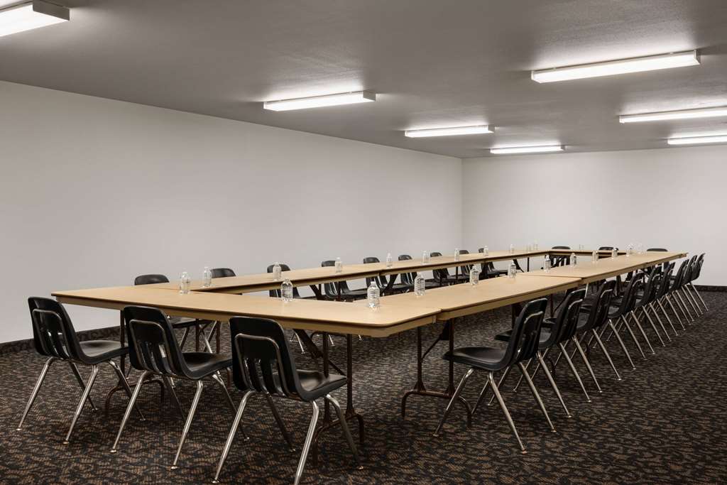 Travelodge by Wyndham Vaughn - photo 12