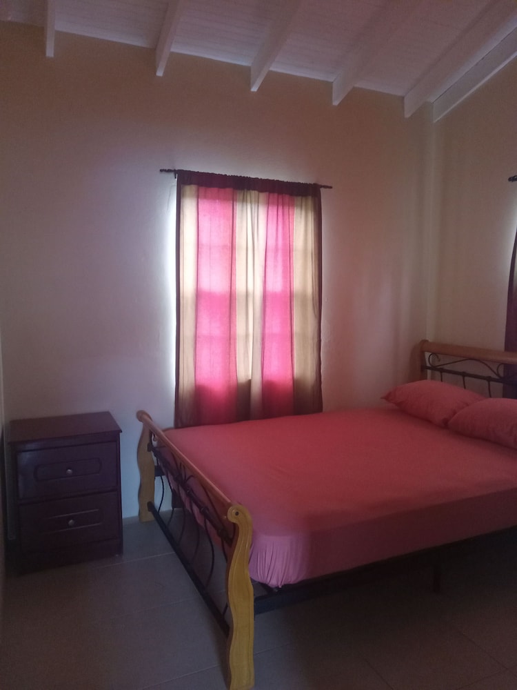 Room near air and Ferry Ports Shops & b in Castries, Saint Lucia