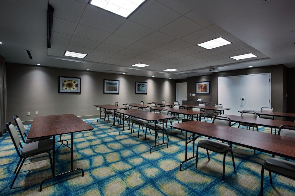 Holiday Inn Express Hotel & Suites Carlisle Harrisburg Area by IHG - photo 26