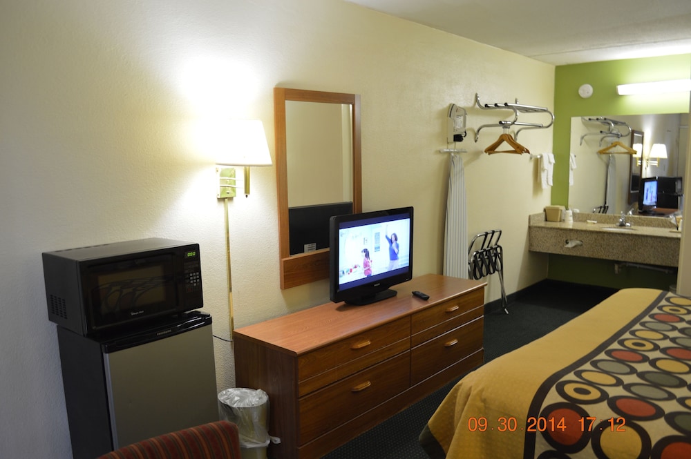 Super 8 by Wyndham Tifton - photo 13