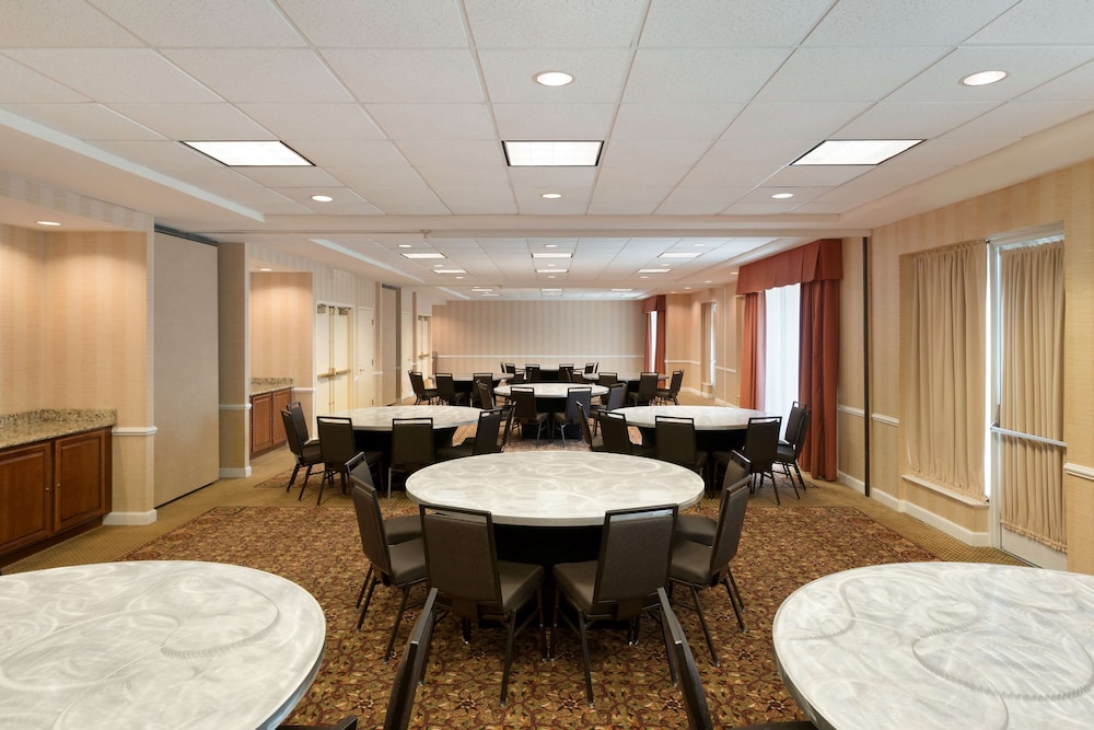 Hilton Garden Inn Chicago Oak Brook - photo 26