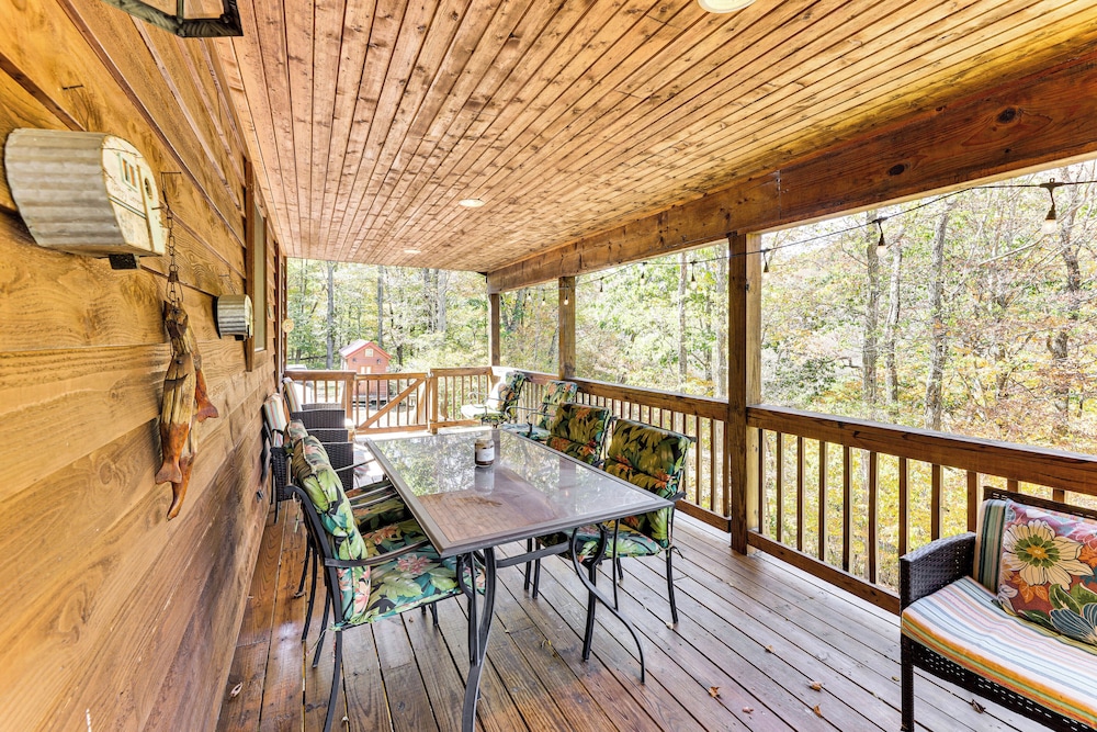 3 Mi to Snowshoe Resort Cabin with Hot Tub - photo 24