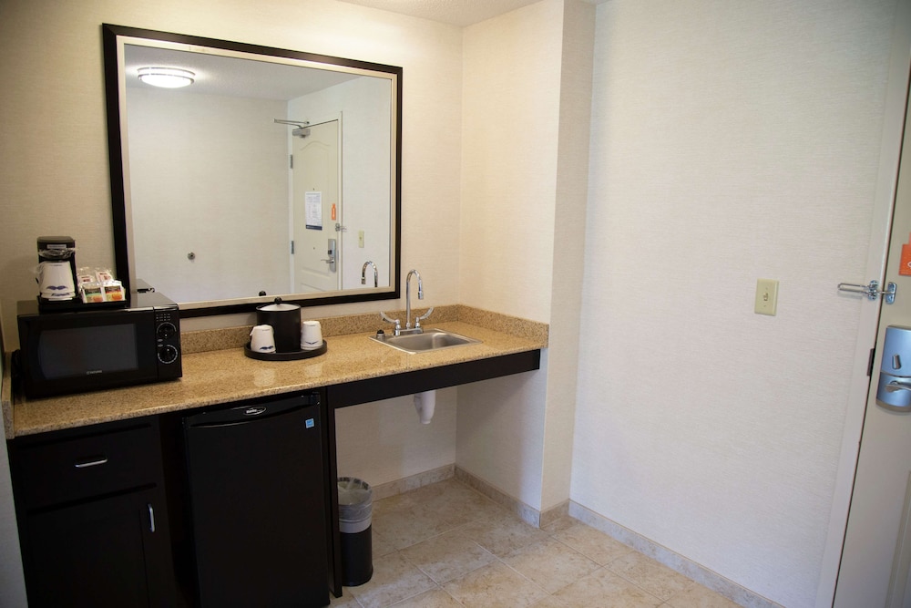 Hampton Inn & Suites Sharon - photo 38