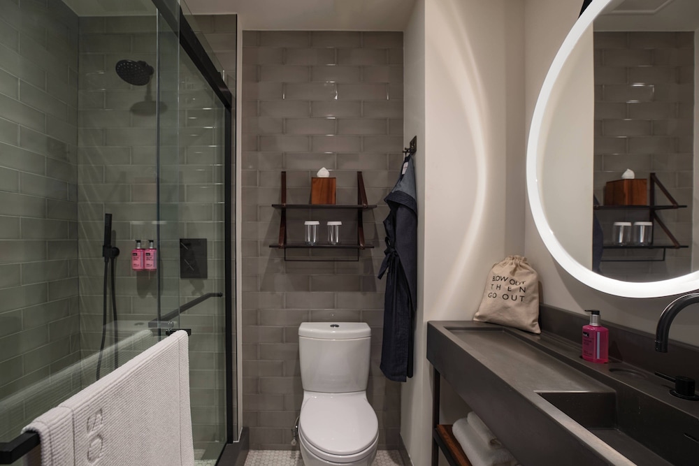 Moxy NYC Downtown - photo 30