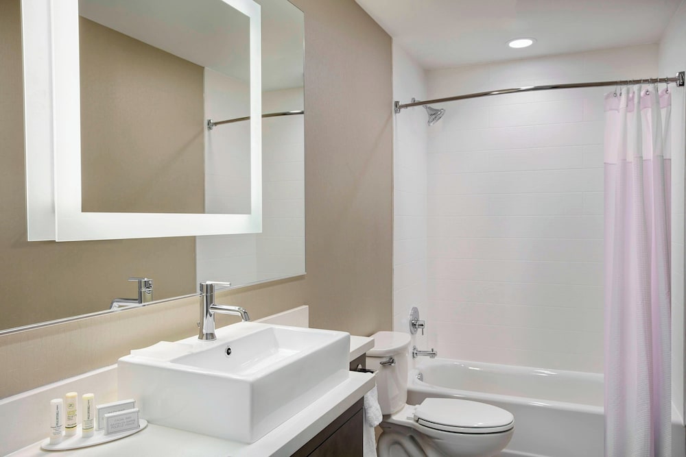 SpringHill Suites by Marriott Milwaukee Downtown - photo 31