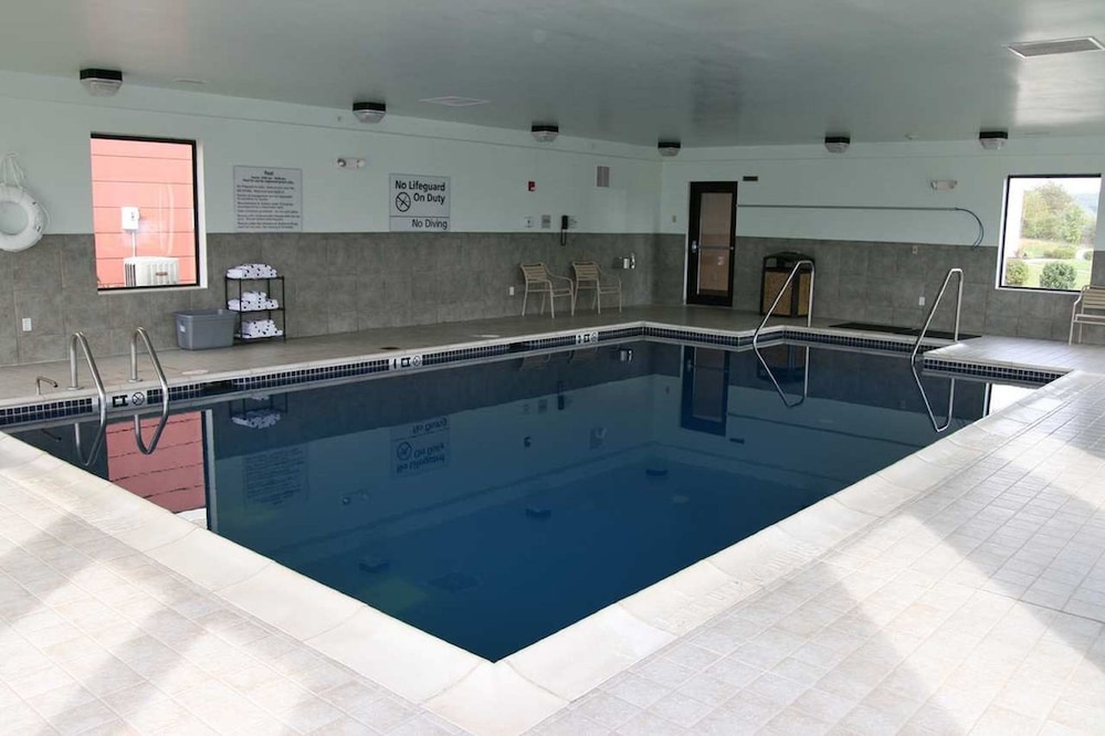 Hampton Inn Pine Grove - photo 39