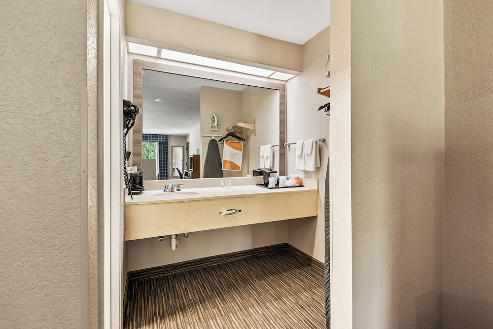 Quality Inn Quincy Tallahassee West - photo 42