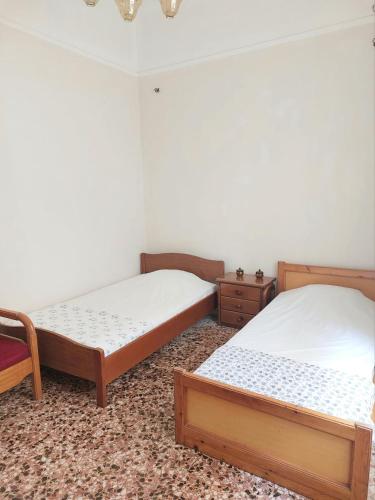 Room For 2 In A Dormitory 5 From Metro — Athens