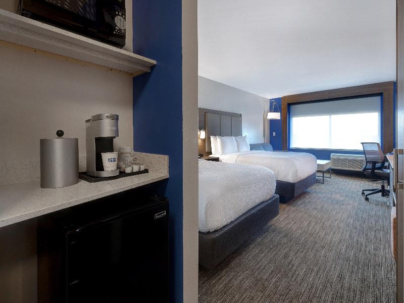 Holiday Inn Express & Suites Ann Arbor University South by IHG - photo 66
