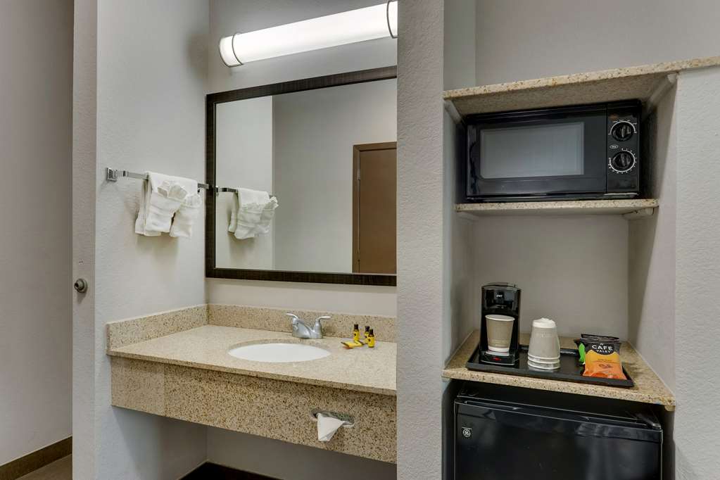 Best Western Plus University Inn & Suites - photo 26