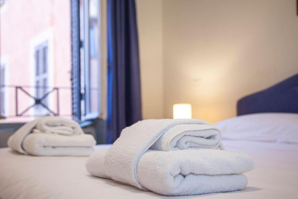 Peaceful apartment in piazza Venezia's alleys — 4-Star Luxury Hotel in Rome, Italy