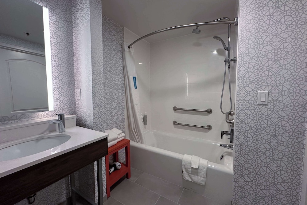 Hampton Inn Fremont - photo 28