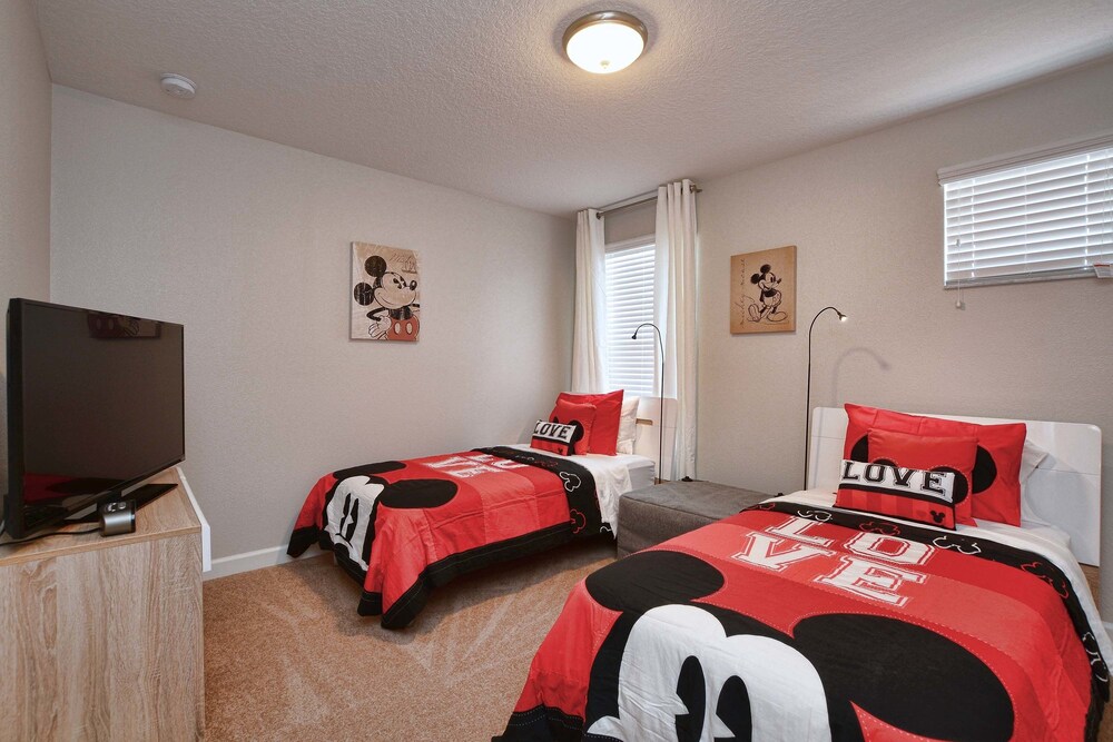 Ohana at Paradise Palms: Resort Townhome W Pool 5 Bedroom Townhouse - photo 4