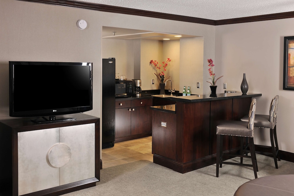Embassy Suites Hotel Des Moines Downtown - photo 18
