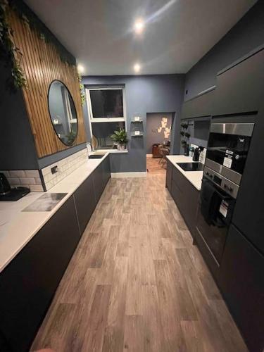 Modern 5 Bedroom Terraced Luxurious House — 4-Star Luxury Hotel in Colwyn Bay, United Kingdom