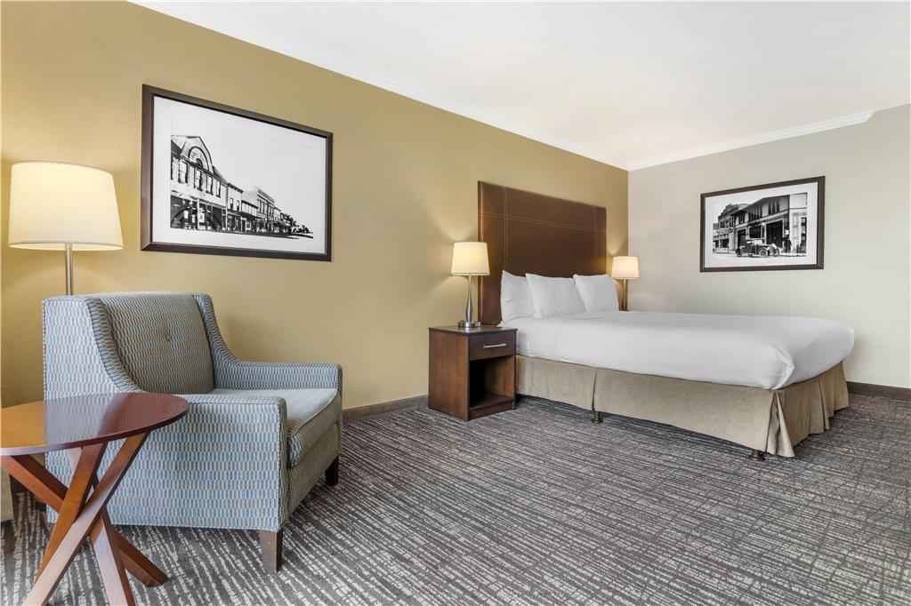 Best Western Plus Garden Court Inn - photo 25