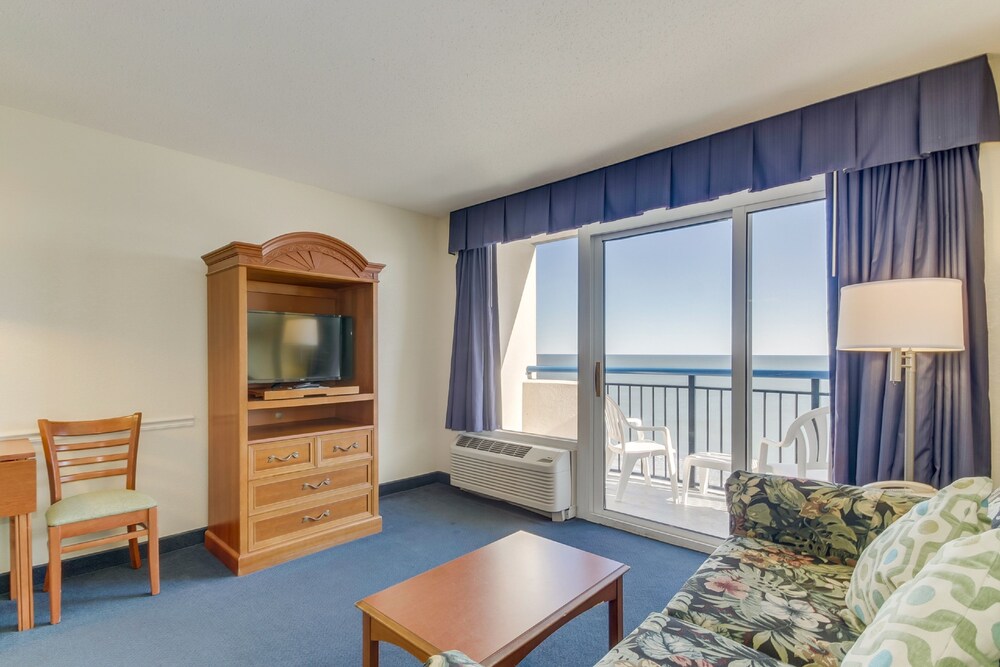 Boardwalk Resort by Hosteeva - photo 35