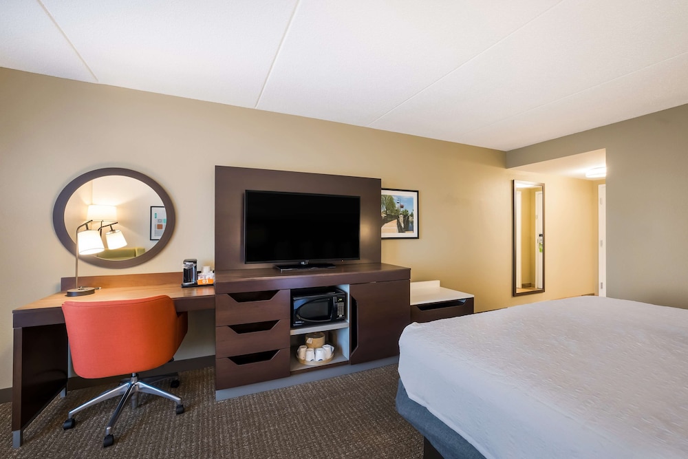 Hampton Inn McHenry - photo 15