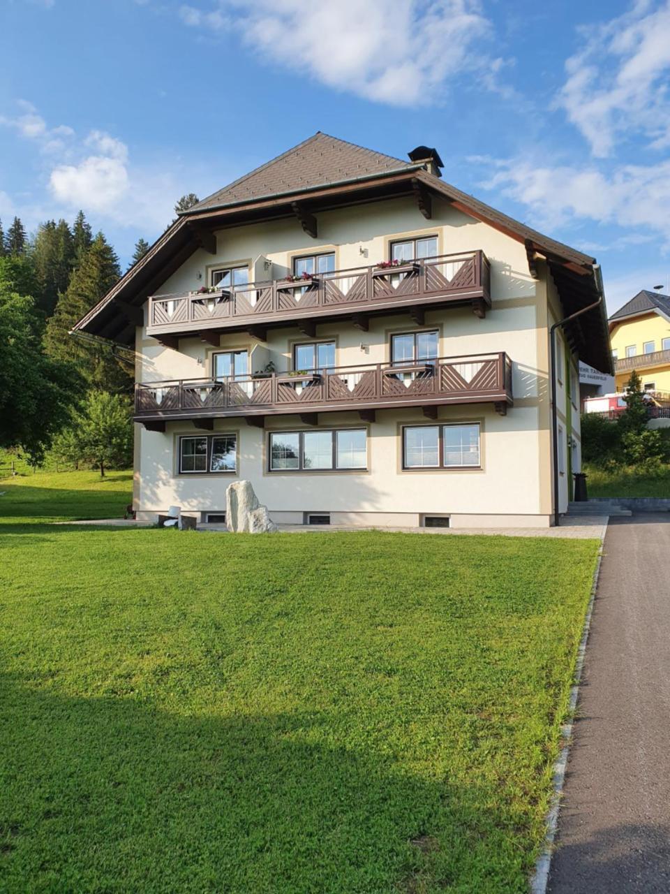 4 Jahreszeiten — 4-Star Luxury Hotel in Tamsweg, Austria