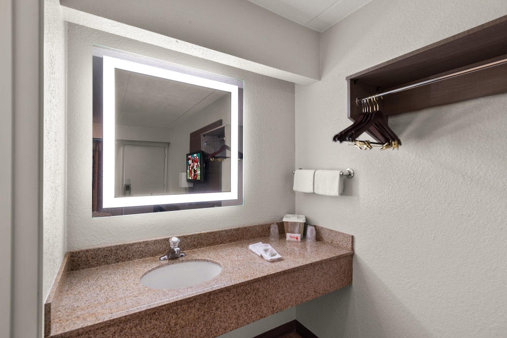 Red Roof Inn Binghamton Johnson City - photo 22