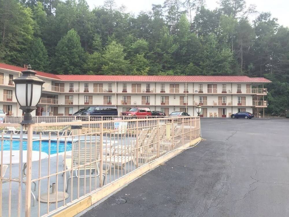 Bear Mount Inn & Suites - photo 66
