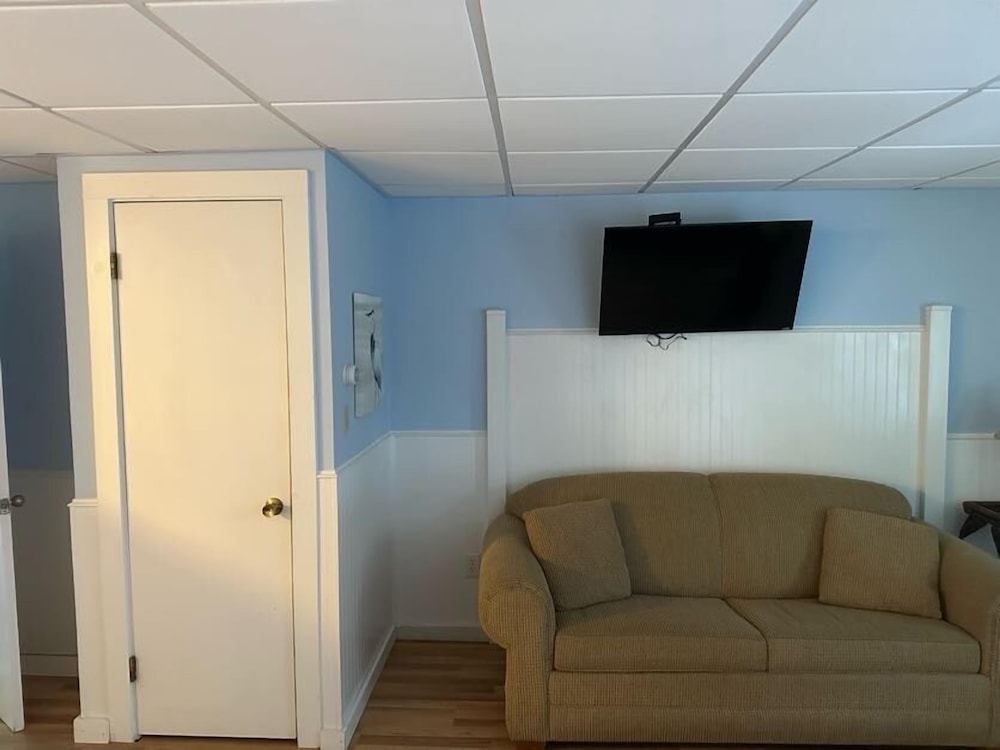 Vineyard Harbor Motel Private Beach - photo 182