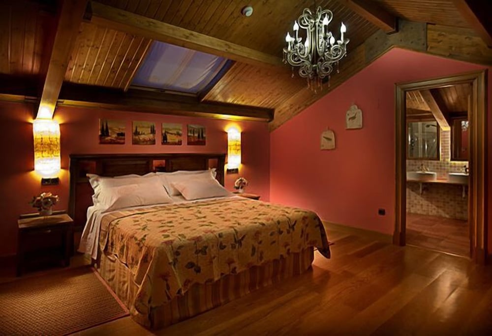 Villa Ferrera Posada Rural — 4-Star Luxury Hotel in Herrera De Valdecanas, Spain