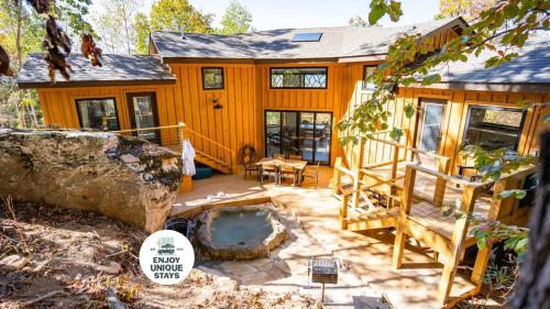 The Mighty Sycamore Treehouse at Treetop Escapes — 4-Star Luxury Hotel in Wildwood, United States