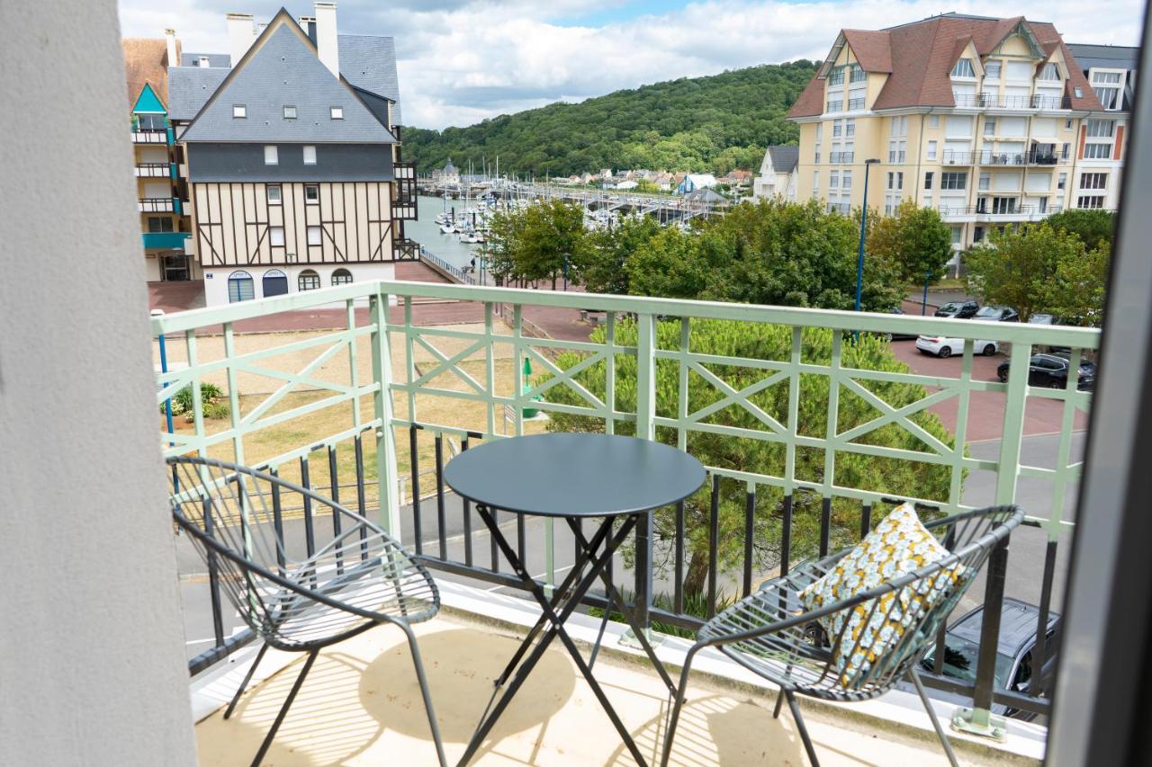 2 Pieces Port Cabourg 2 a 4 Personnes 34 M2 Balcon Vue Port Proche Plage — hotel in Dives-Sur-Mer