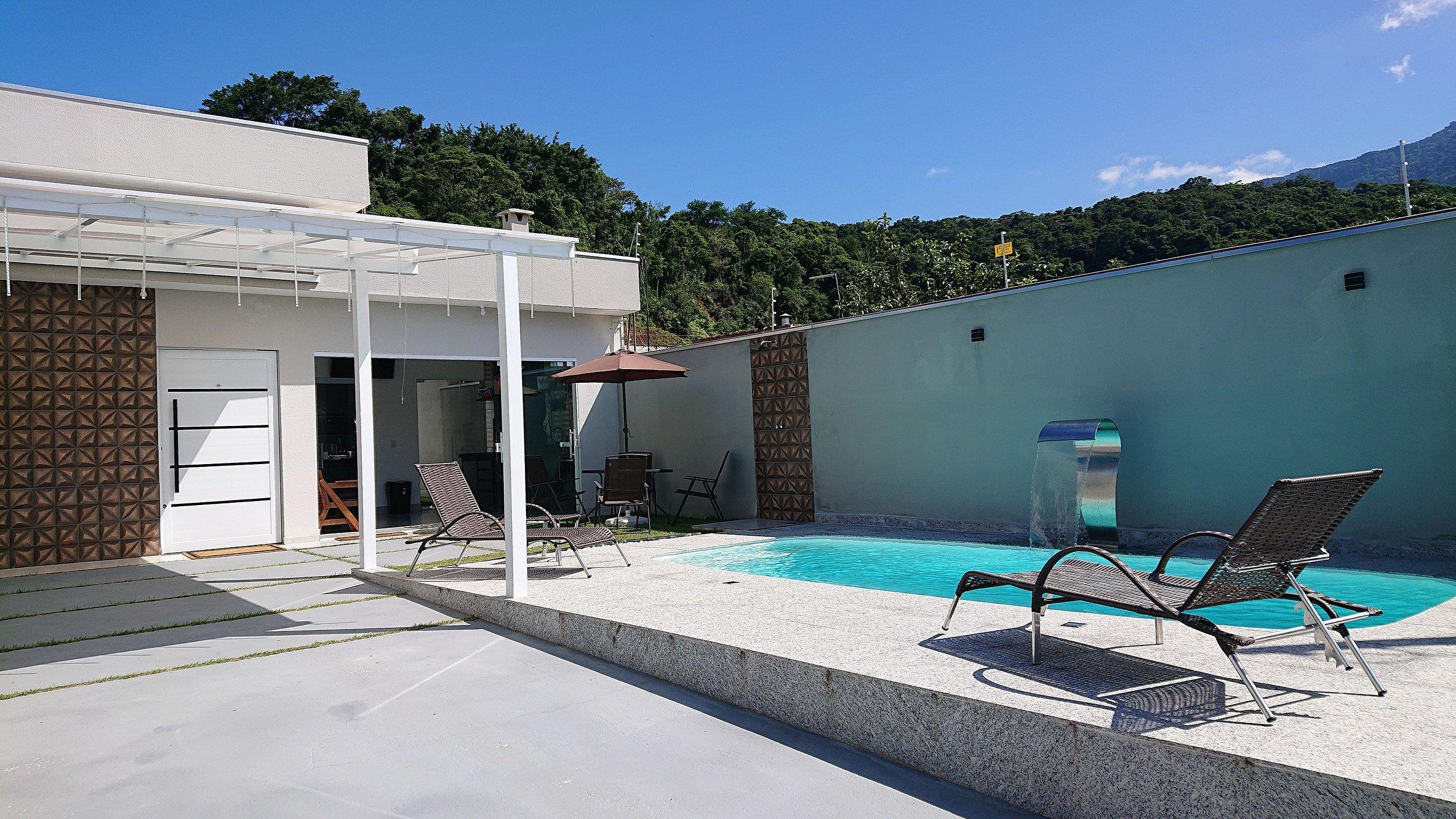 Linda Casa Piscina Churrasqueira Wifi em Caraguatatuba Massaguaçu SP — 4-Star Luxury Hotel in Caraguatatuba, Brasil