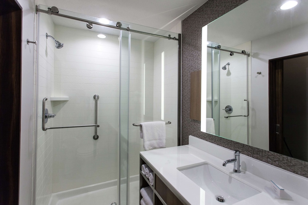 Hilton Garden Inn Topeka - photo 13