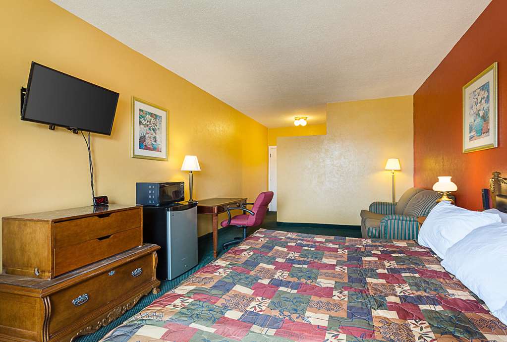 Rodeway Inn Roswell West - photo 18