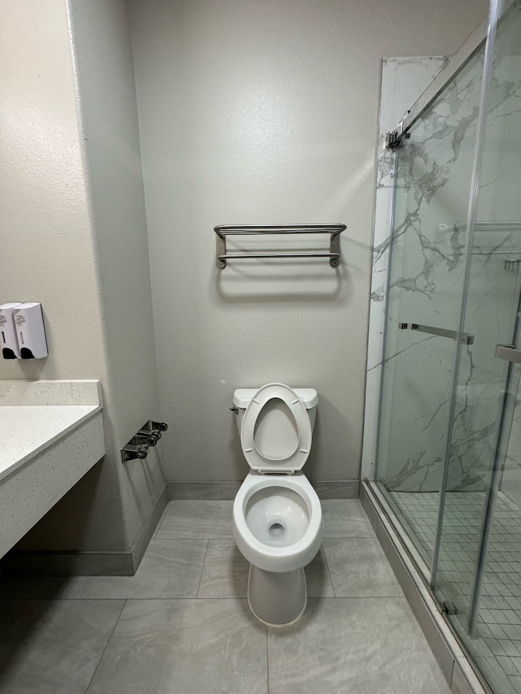 Red Roof Inn & Suites Lake Charles - photo 21