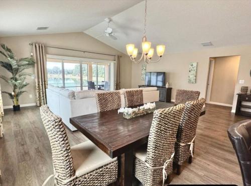 Large 3 bedroom with golf cart — 4-Star Luxury Hotel in The Villages, United States