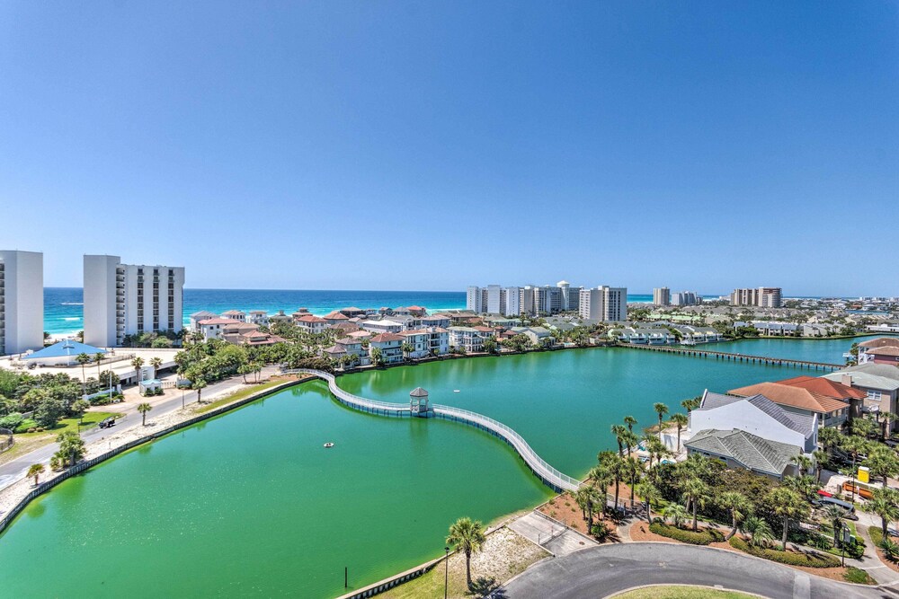 The Terrace at Pelican Beach Resort View and Pool — hotel near Destin Executive Airport