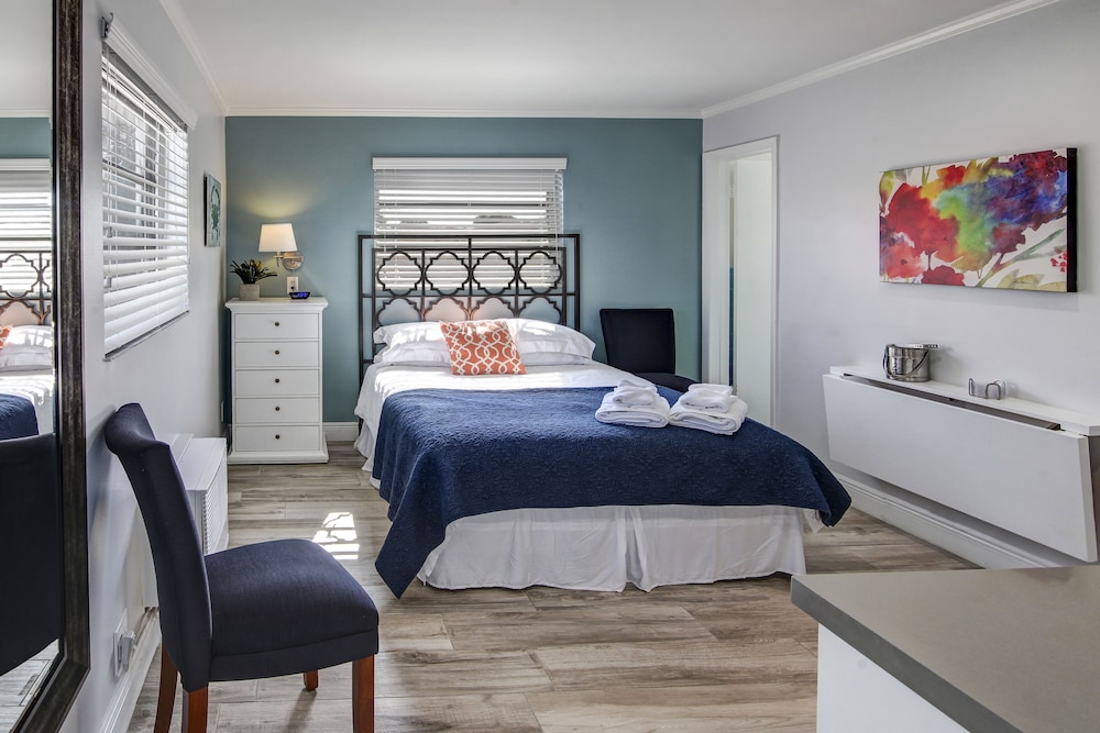 May Dee Suites - photo 24