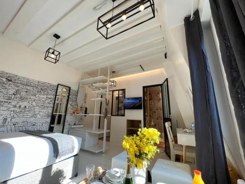 Studio tout AcquipAc A Nation Paris XI Tout confort — 4-Star Luxury Hotel in Paris, France