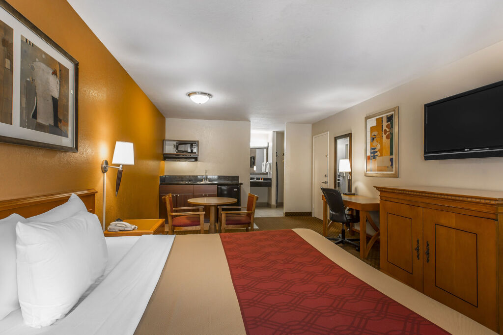 Econo Lodge Inn & Suites El Cajon San Diego East - photo 2