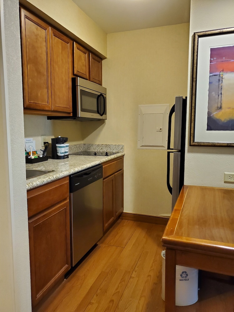 Homewood Suites by Hilton Laredo at Mall del Norte - photo 20