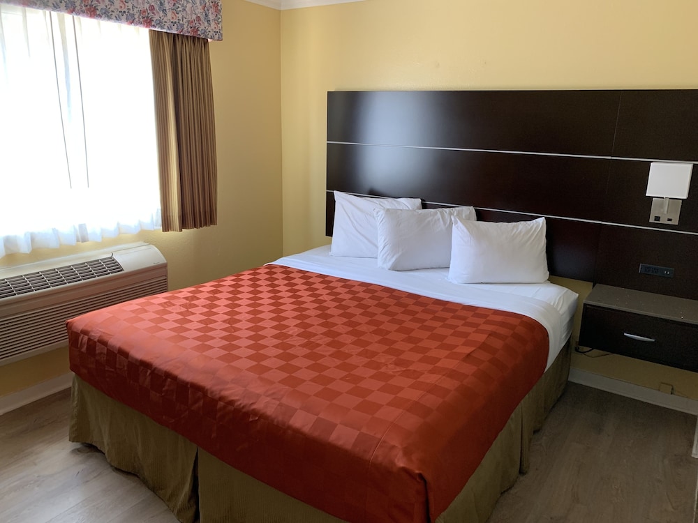 Olive Tree Inn & Suites by Howard Johnson WYNDHAM - photo 10