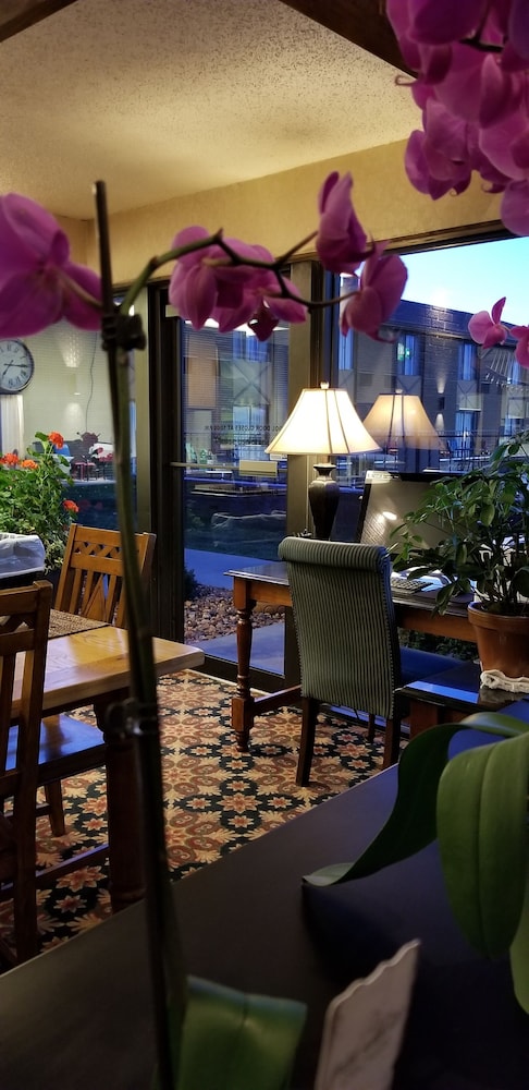 Foothills Inn - photo 16
