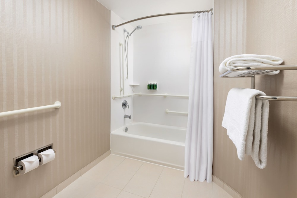 SpringHill Suites by Marriott Fresno - photo 14