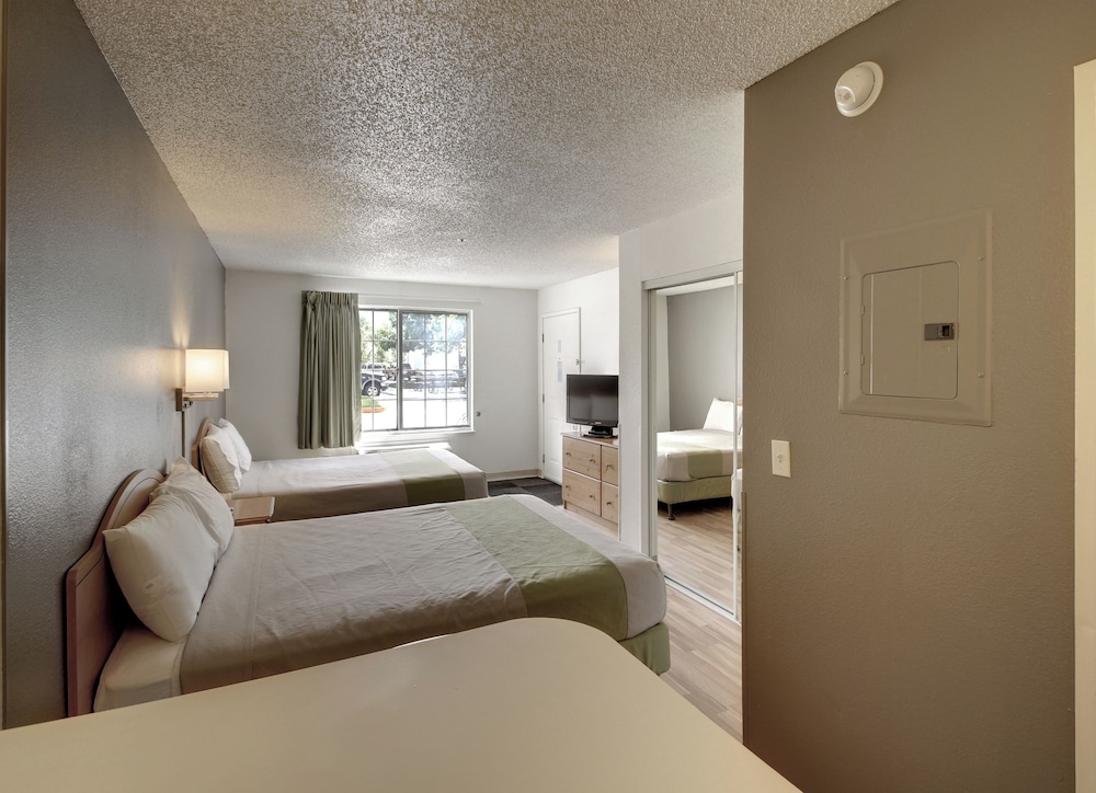 Econo Lodge Murray - photo 13