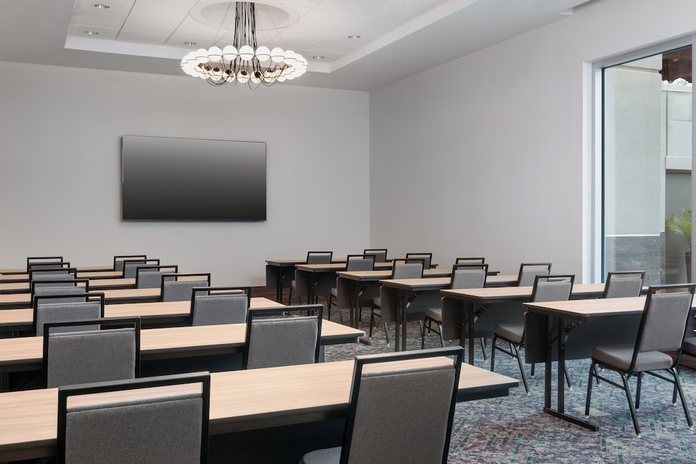 Home2 Suites by Hilton Houston Downtown Convention Center - photo 38