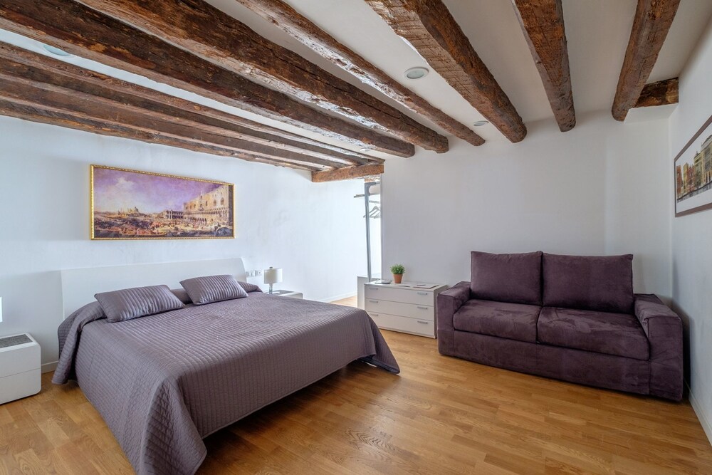 Lion 5 - carbon neutral hotel in Venice