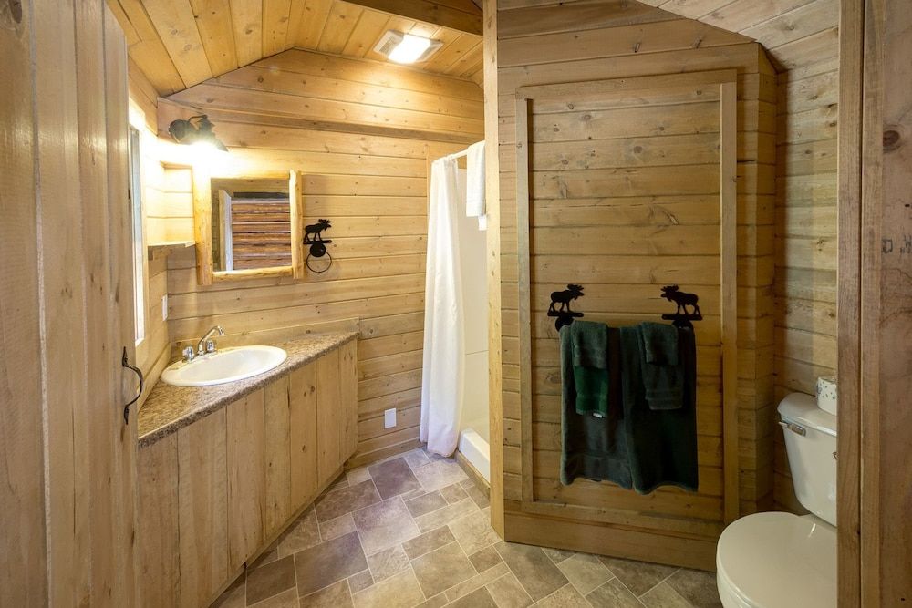 Silver Gate Lodging - photo 11
