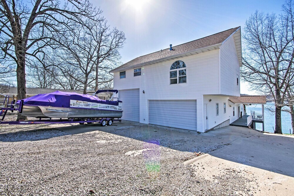 Boat Dock and Scenic Decks Lake of the Ozarks Gem — 4-Star Luxury Hotel in Osage Beach, United States